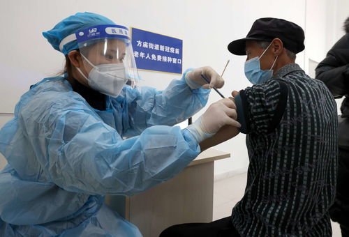 四問老年人疫苗接種 疫情防控一線的調查與咨詢